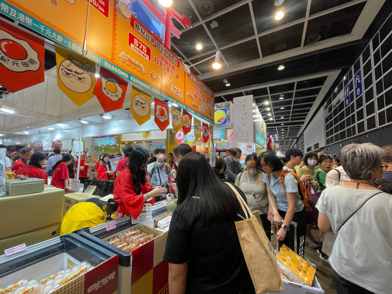 新紀元や新紀元暁を眺めるお客様